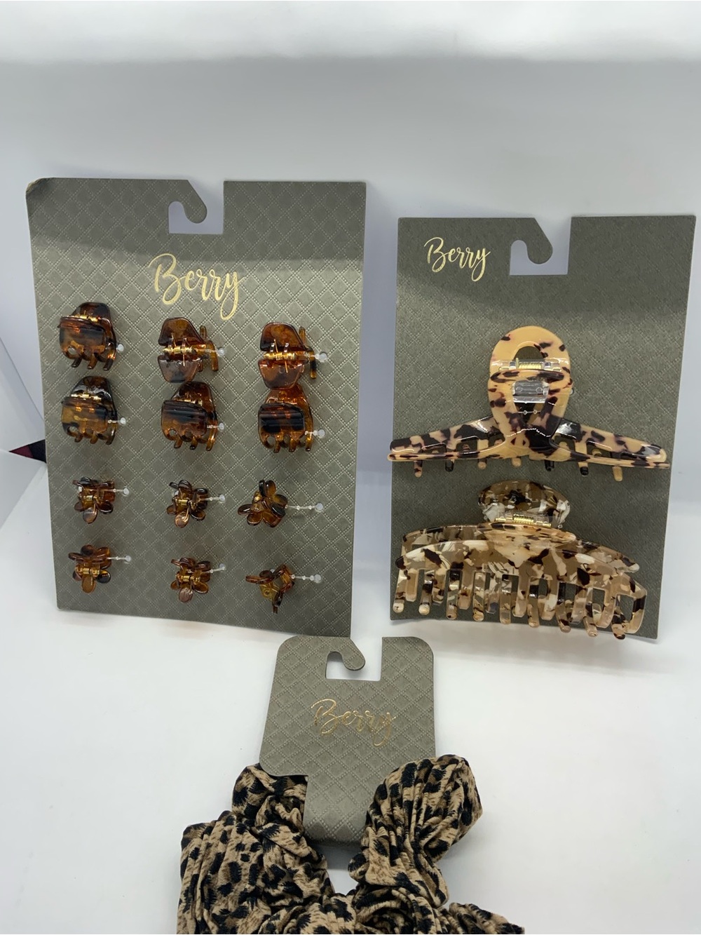 (3) Berry Tortoiseshell Hair Claw Clips and Scrunchie Set - Brown.